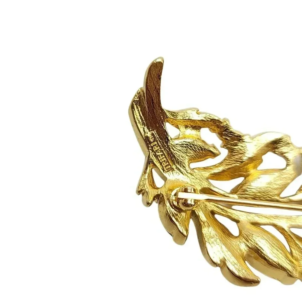 Crown Trifari Clear Rhinestone Leaf Flower Pin Brooch Gold Tone 1970s Era